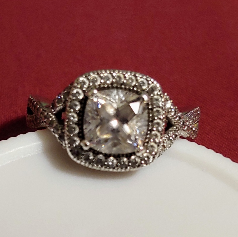 Size 8 Dominique ring - Picture 2 of 2